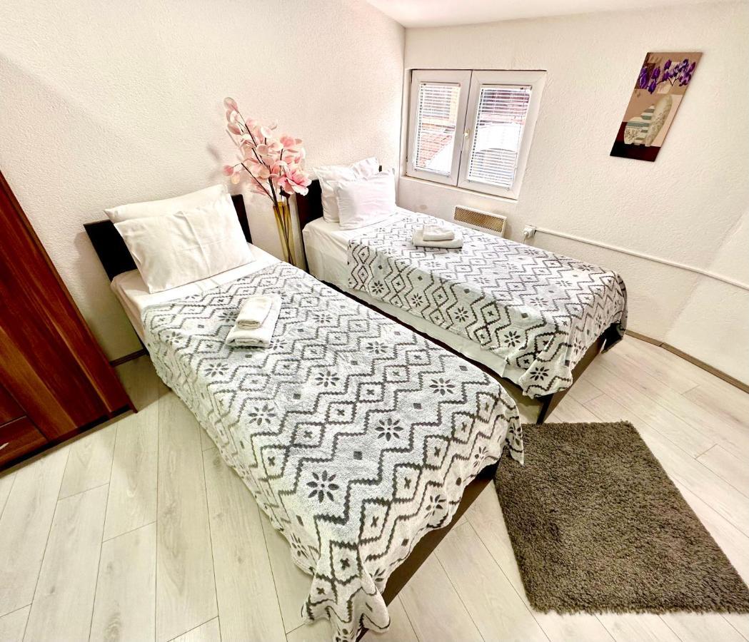 Apartment Aleksandra U Centru Grada *