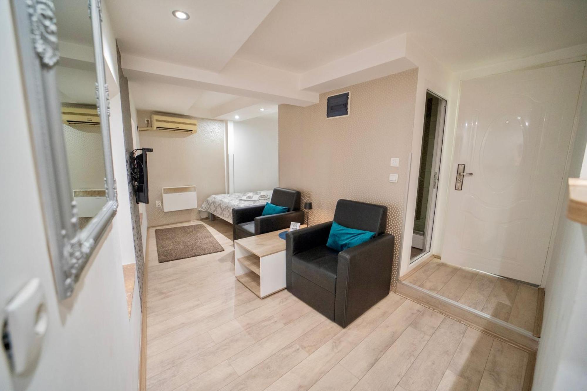 Apartment Aleksandra U Centru Grada *