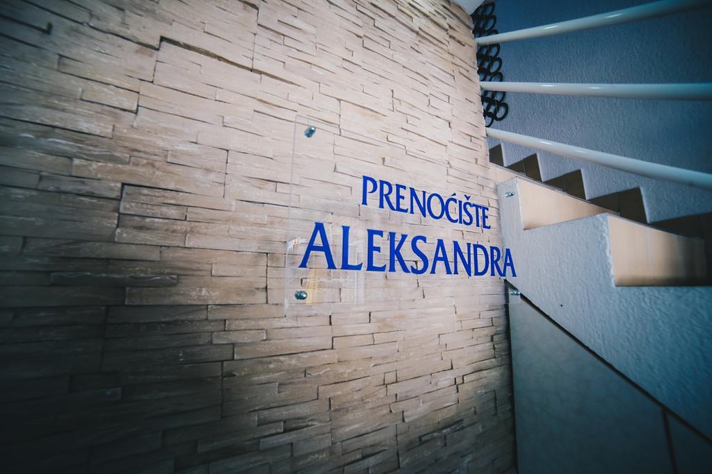 Apartment Aleksandra U Centru Grada *
